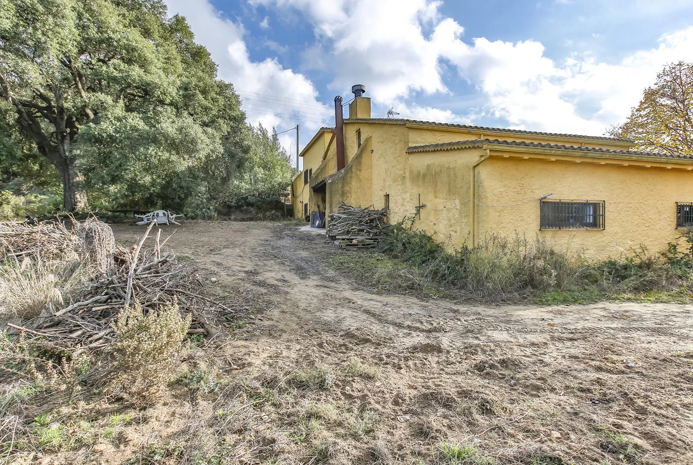 5904 - Country house in Vilassar with 40 hectares.