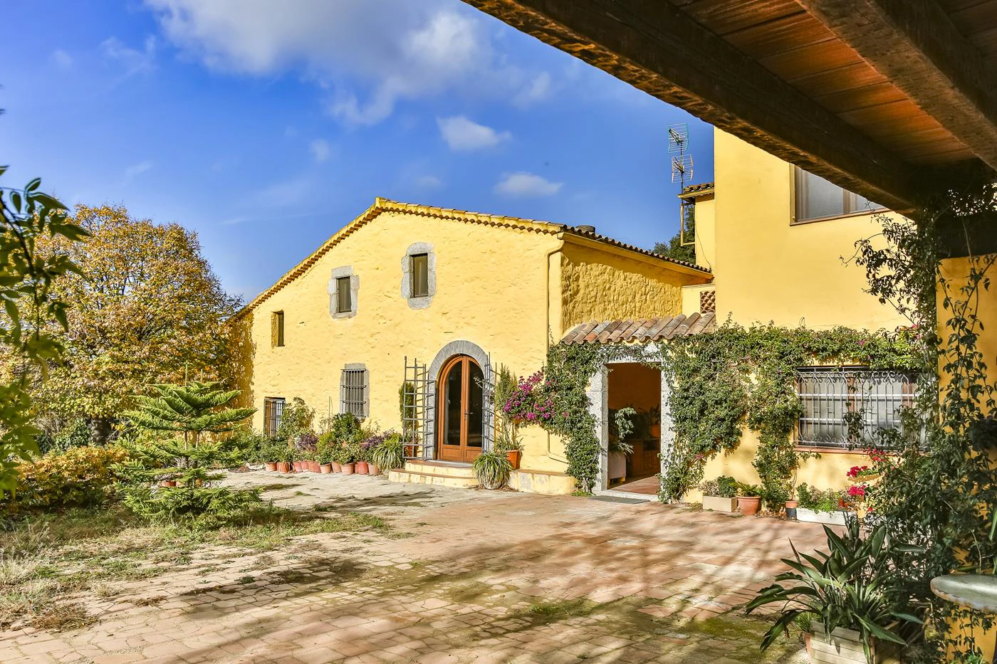 5904 - Country house in Vilassar with 40 hectares.