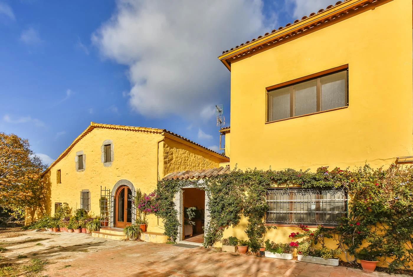 5904 - Country house in Vilassar with 40 hectares.
