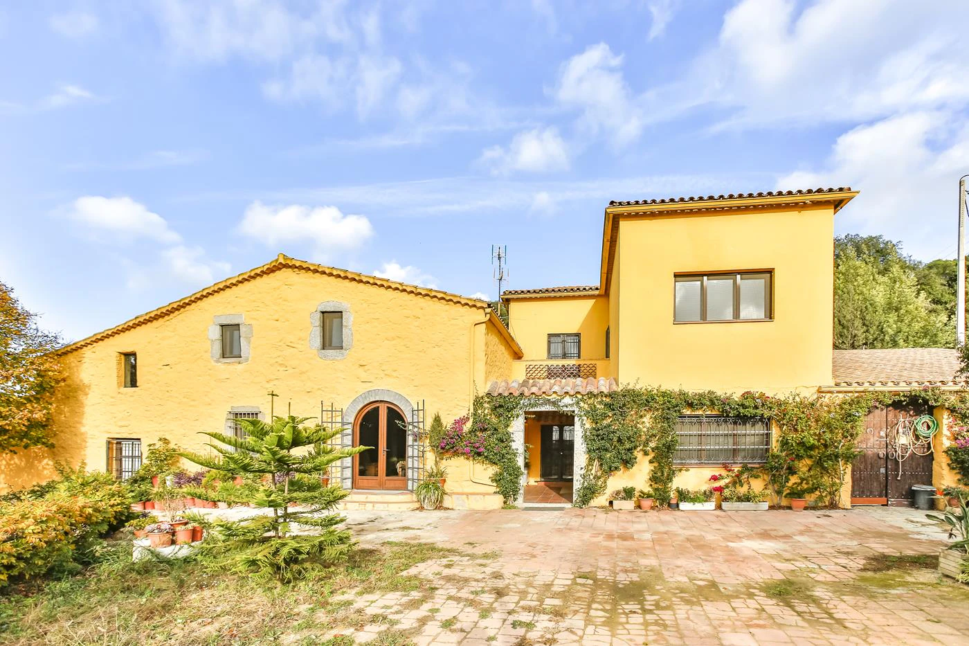 5904 - Country house in Vilassar with 40 hectares.