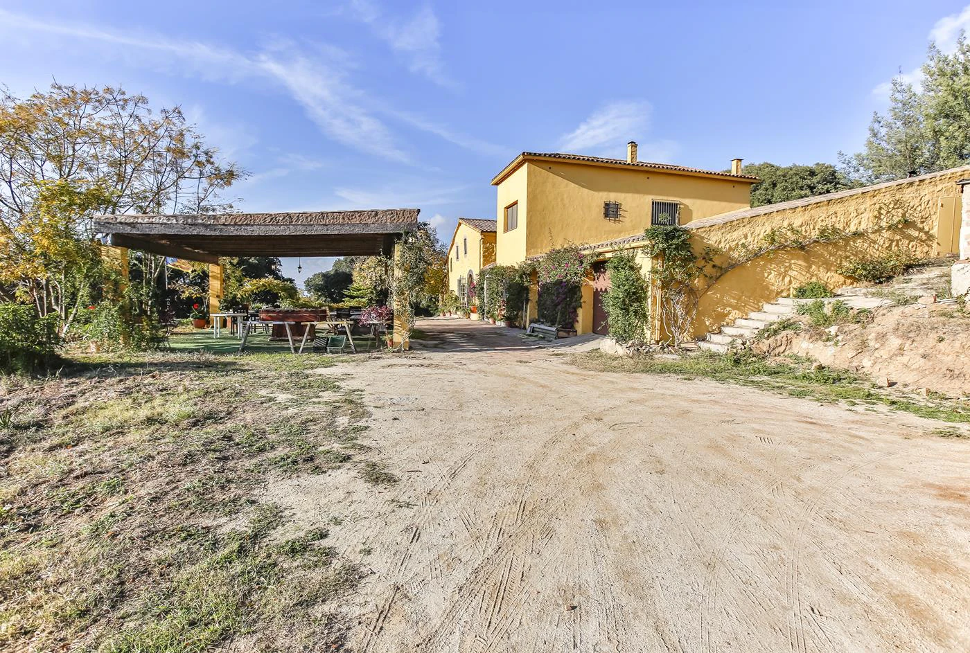 5904 - Country house in Vilassar with 40 hectares.