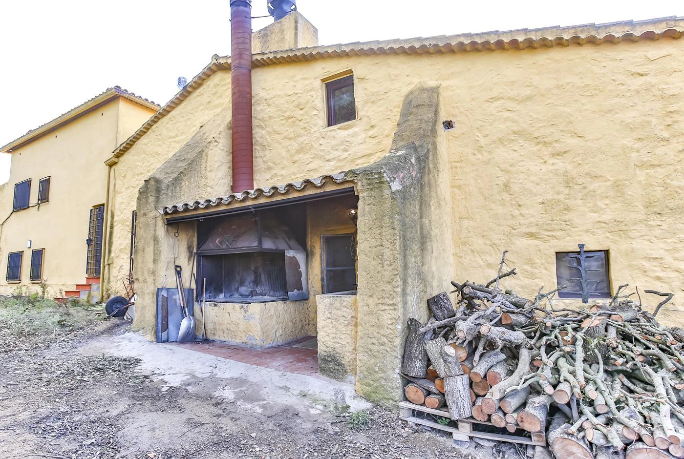 5904 - Country house in Vilassar with 40 hectares.