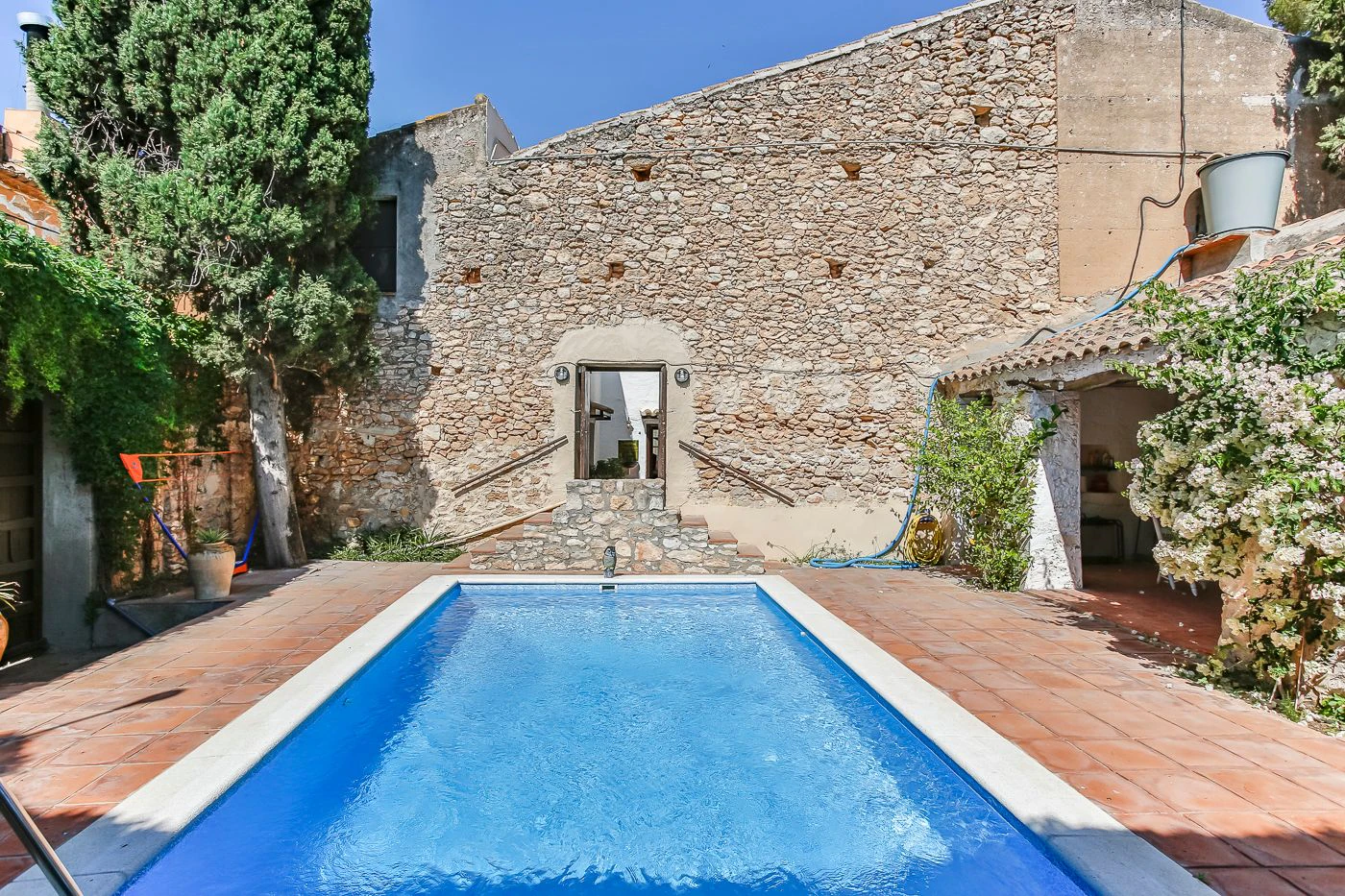 Preciosa masía en venta cerca del mar