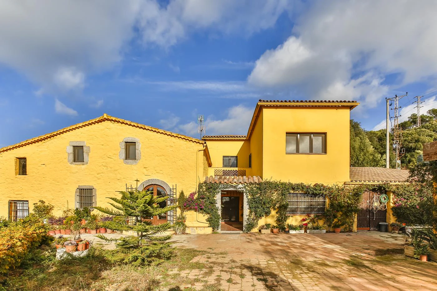 5904 - Country house in Vilassar with 40 hectares.
