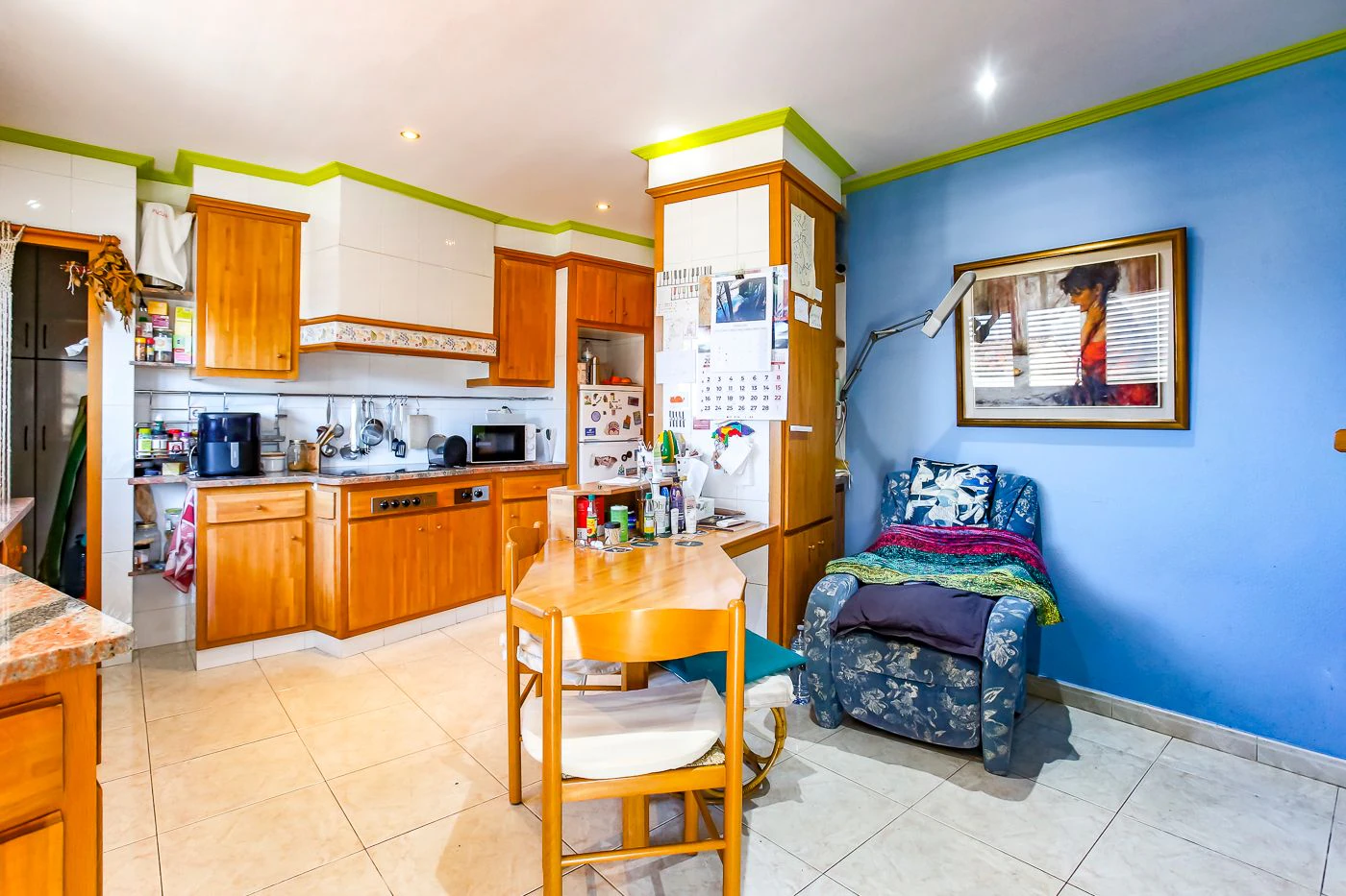 8796 - House with garden and elevator in Olot