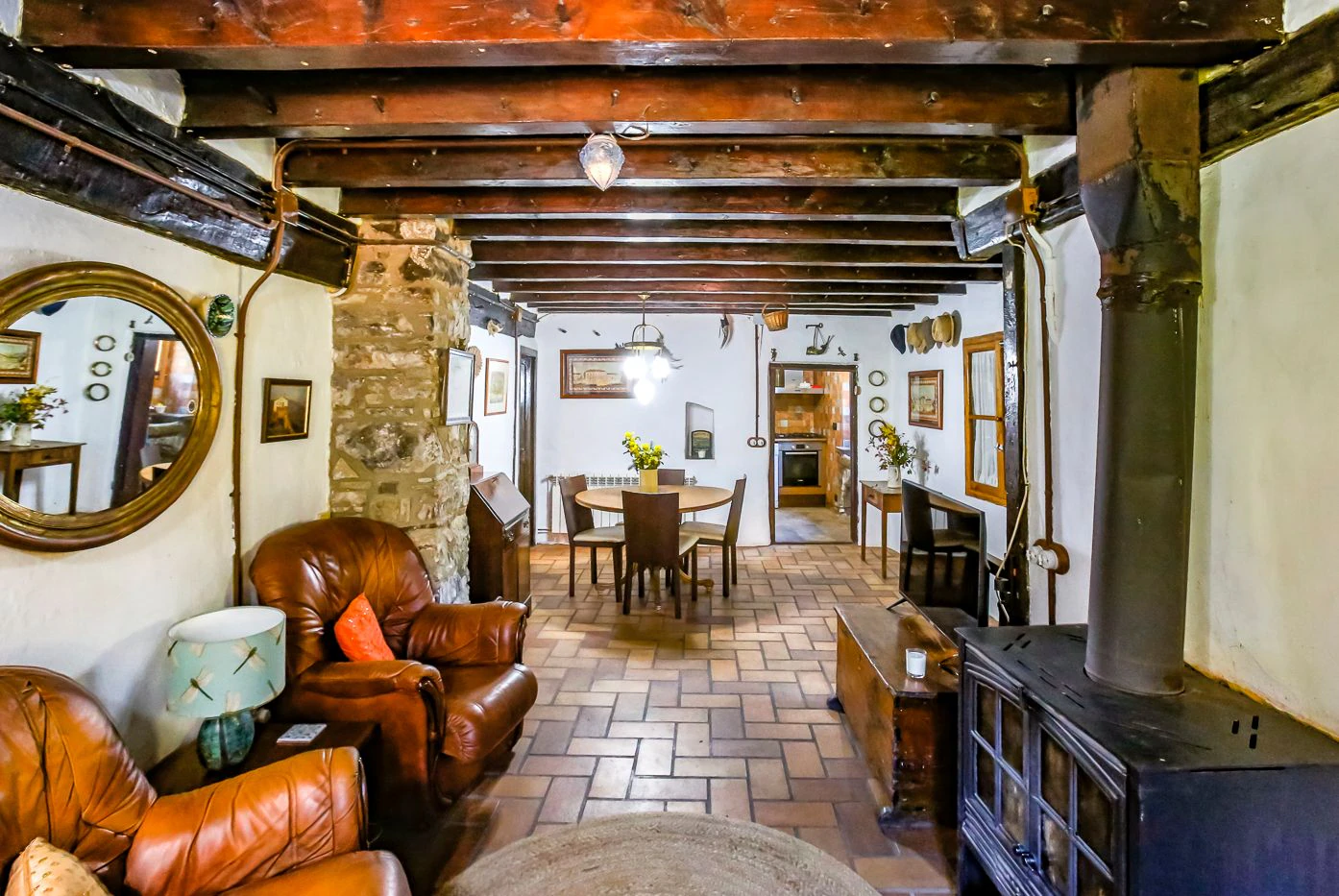 5936 - Masia con encanto con riera que recorre la finca