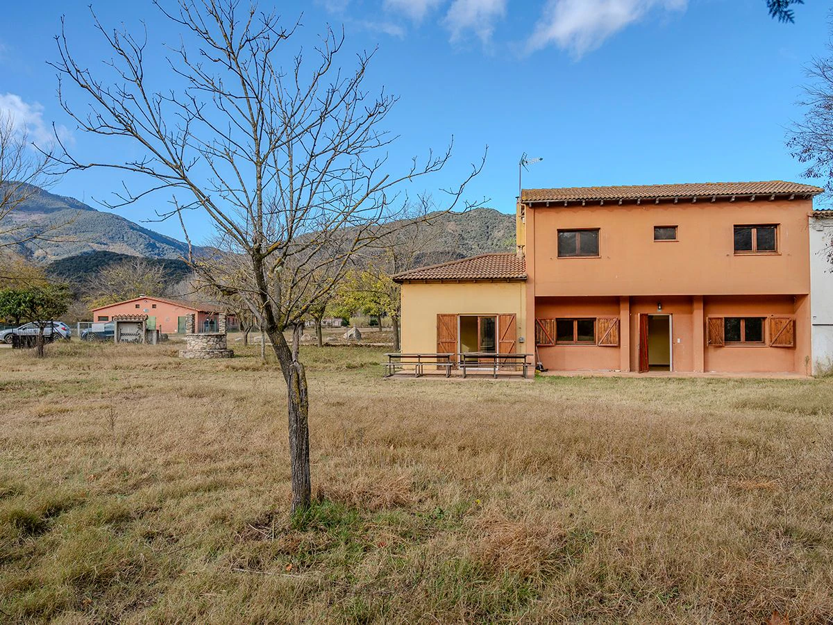 8971 - Finca con vivienda y edificaciones destinadas a casa de colonias o usos afines