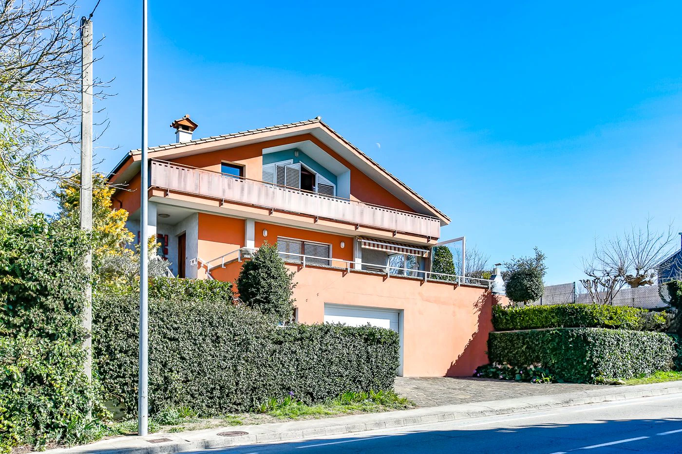 8796 - House with garden and elevator in Olot