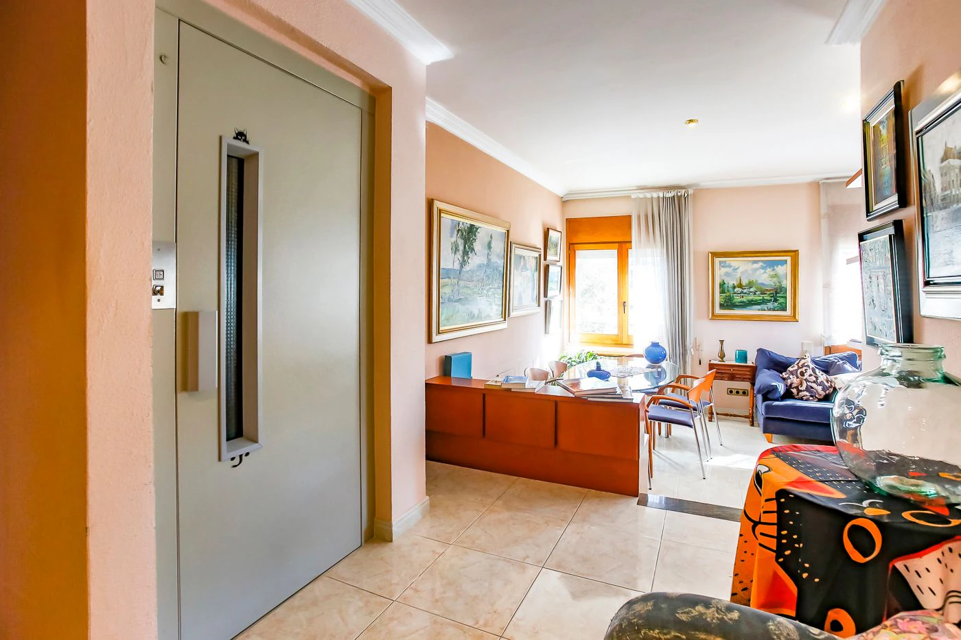8796 - House with garden and elevator in Olot