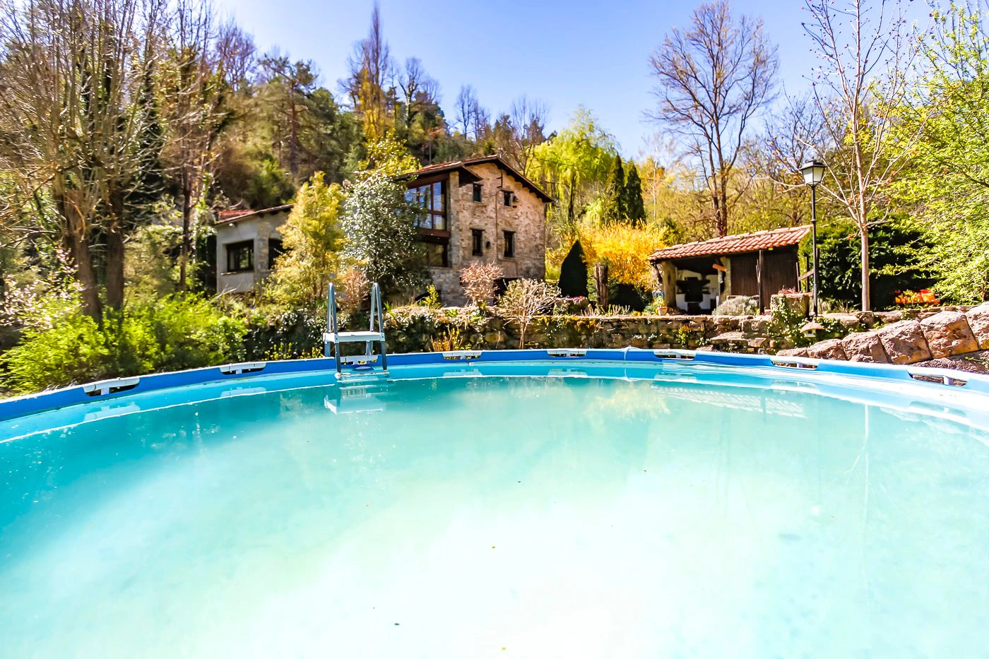 5936 - Masia con encanto con riera que recorre la finca