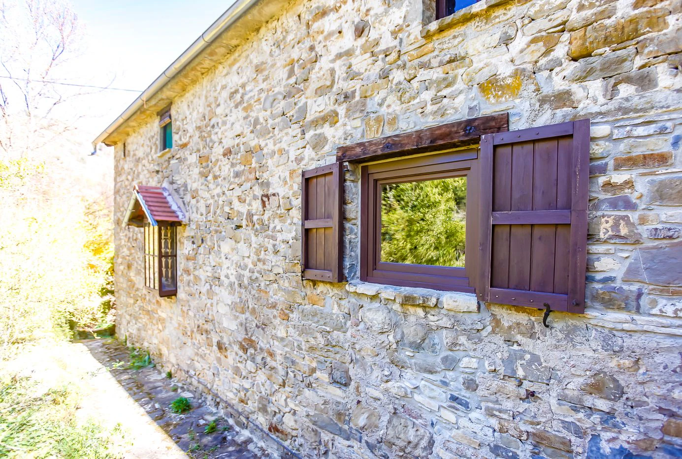 5936 - Masia con encanto con riera que recorre la finca