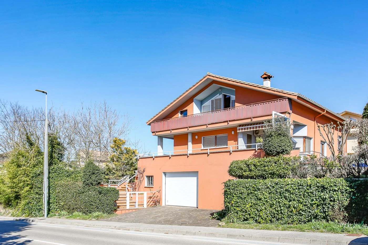 8796 - House with garden and elevator in Olot