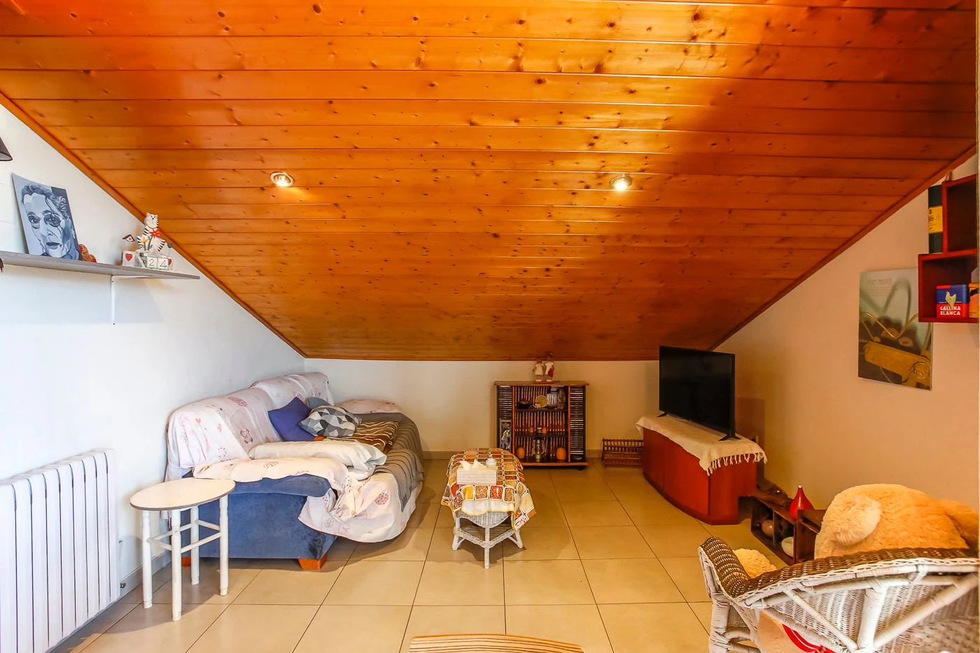 8796 - House with garden and elevator in Olot