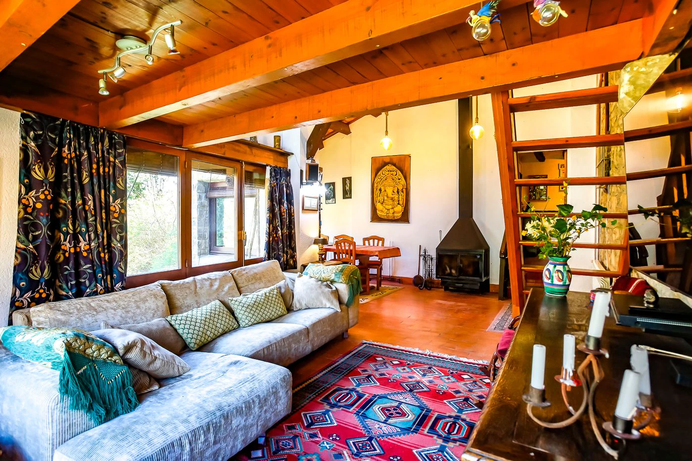 5936 - Masia con encanto con riera que recorre la finca