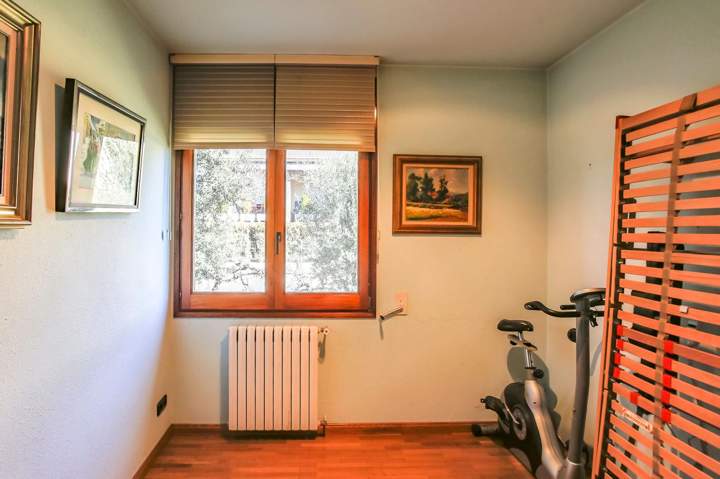 8796 - House with garden and elevator in Olot