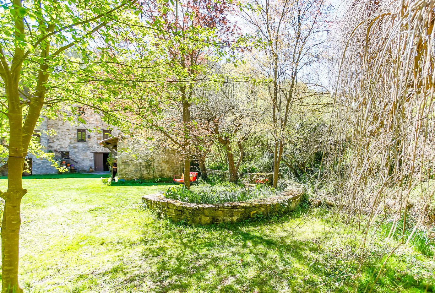 5936 - Masia con encanto con riera que recorre la finca