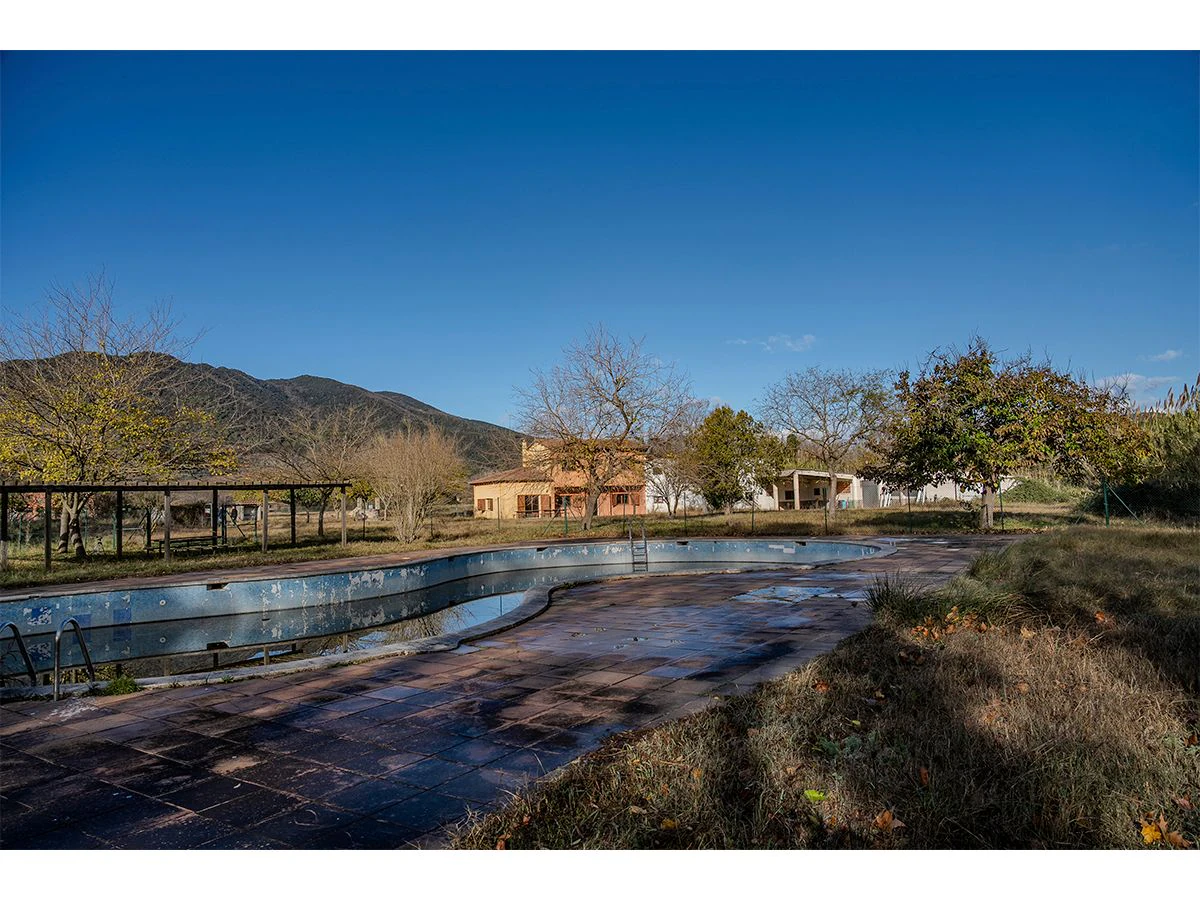8971 - Finca con vivienda y edificaciones destinadas a casa de colonias o usos afines