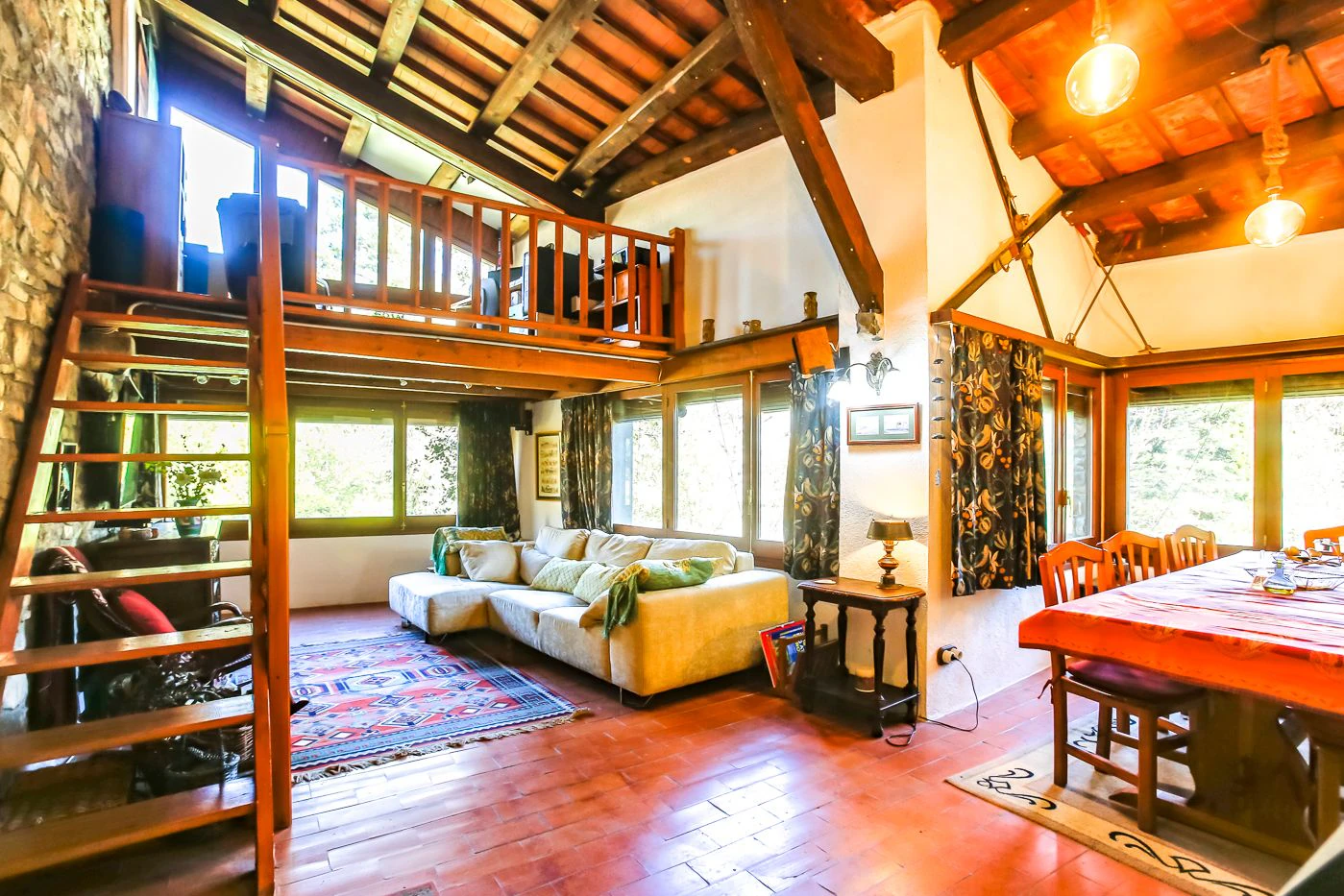 5936 - Masia con encanto con riera que recorre la finca