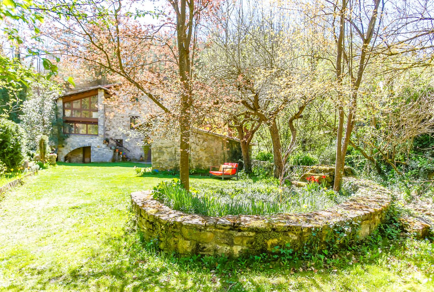 5936 - Masia con encanto con riera que recorre la finca
