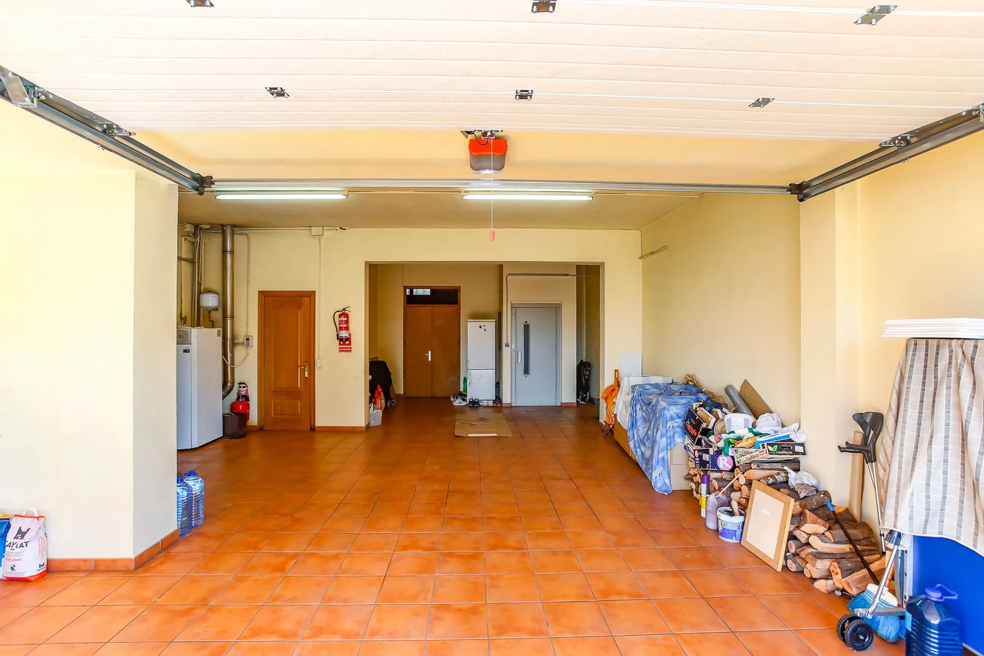 8796 - House with garden and elevator in Olot
