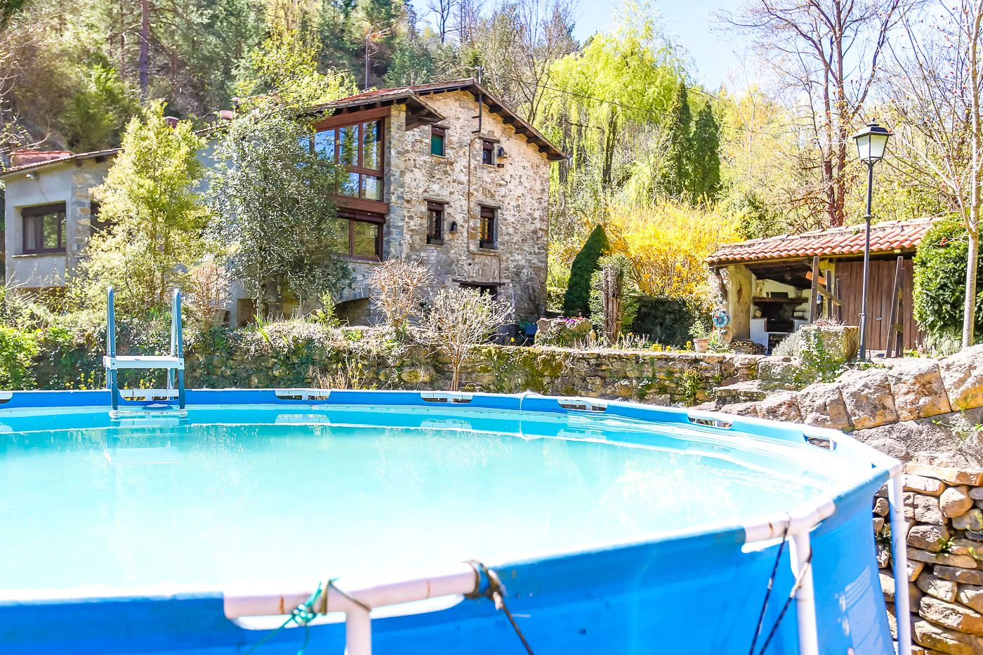 5936 - Masia con encanto con riera que recorre la finca
