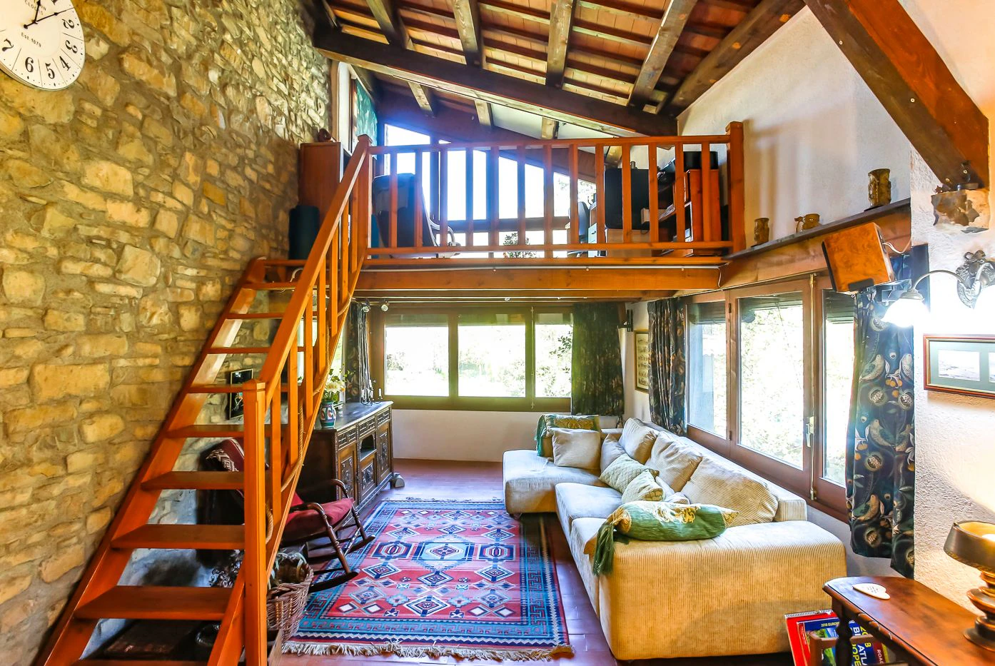 5936 - Masia con encanto con riera que recorre la finca