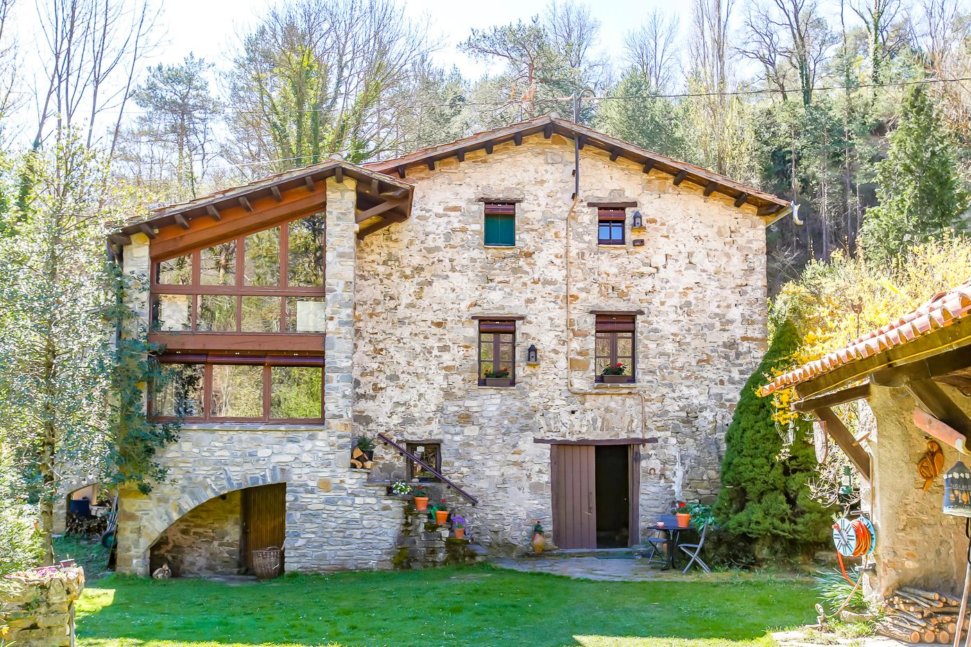 5936 - Masia con encanto con riera que recorre la finca