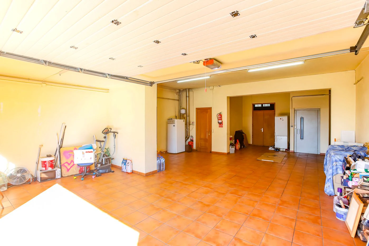 8796 - House with garden and elevator in Olot