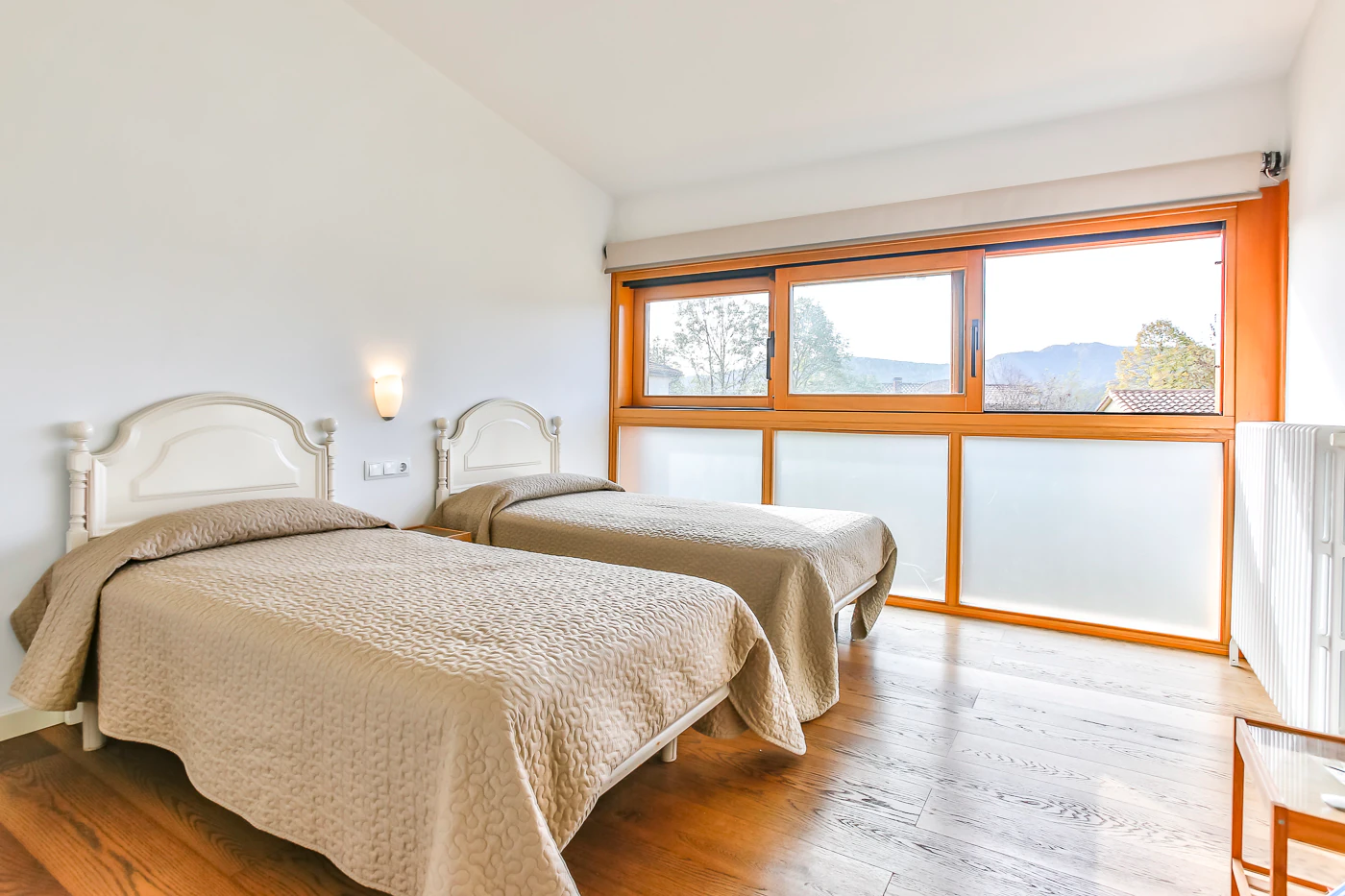Casa amb jardí en un poble petit i tranquil a Osona
