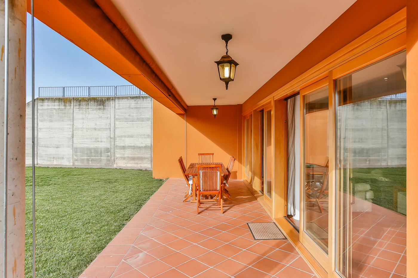 Casa amb jardí en un poble petit i tranquil a Osona