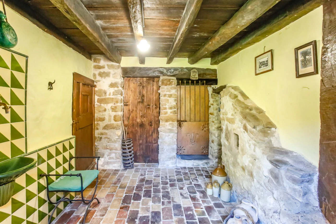 5936 - Masia con encanto con riera que recorre la finca