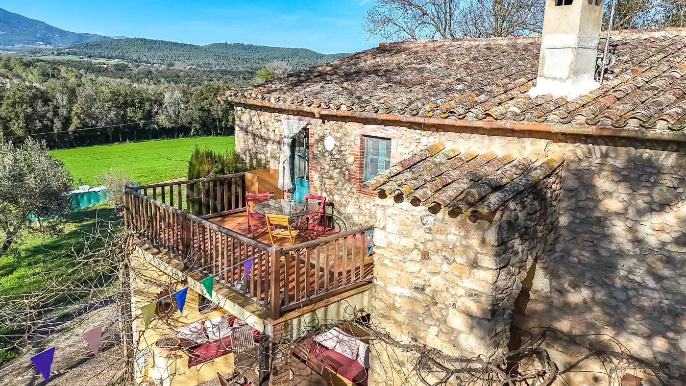 2179 - Masía rehabilitada en el Pla de l’Estany