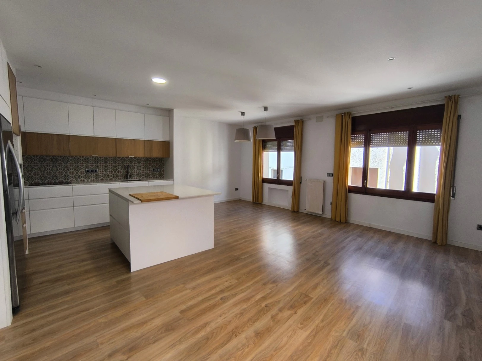 9965 - Casa de pueblo con posibilidad de dos viviendas y terraza.