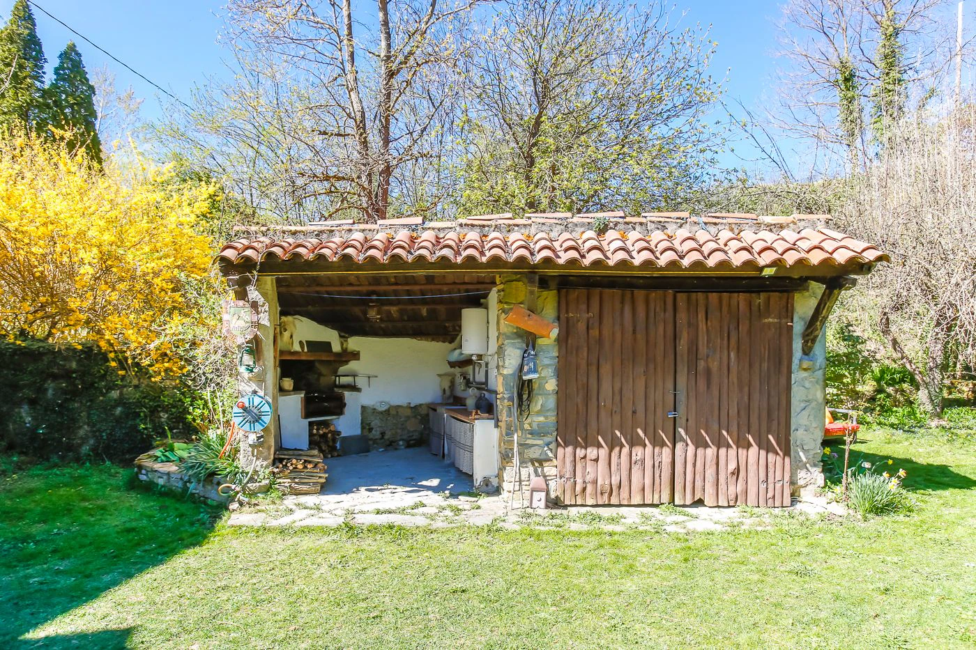 5936 - Masia con encanto con riera que recorre la finca