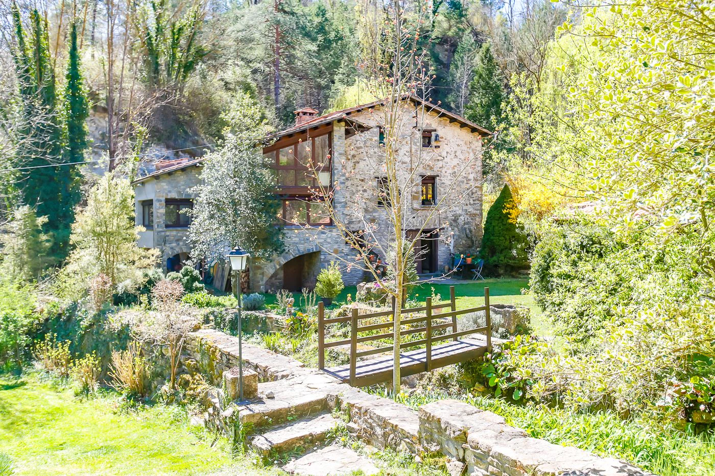 5936 - Masia con encanto con riera que recorre la finca