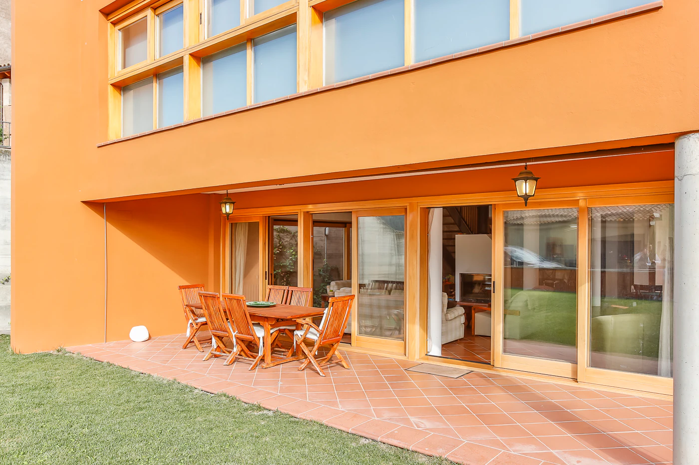 Casa amb jardí en un poble petit i tranquil a Osona