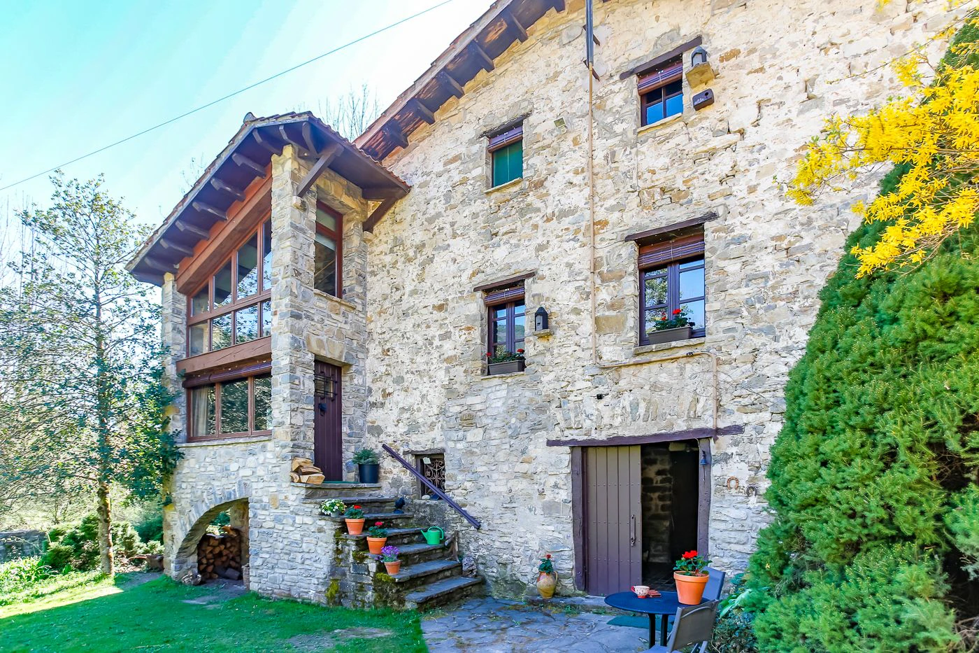 5936 - Masia con encanto con riera que recorre la finca
