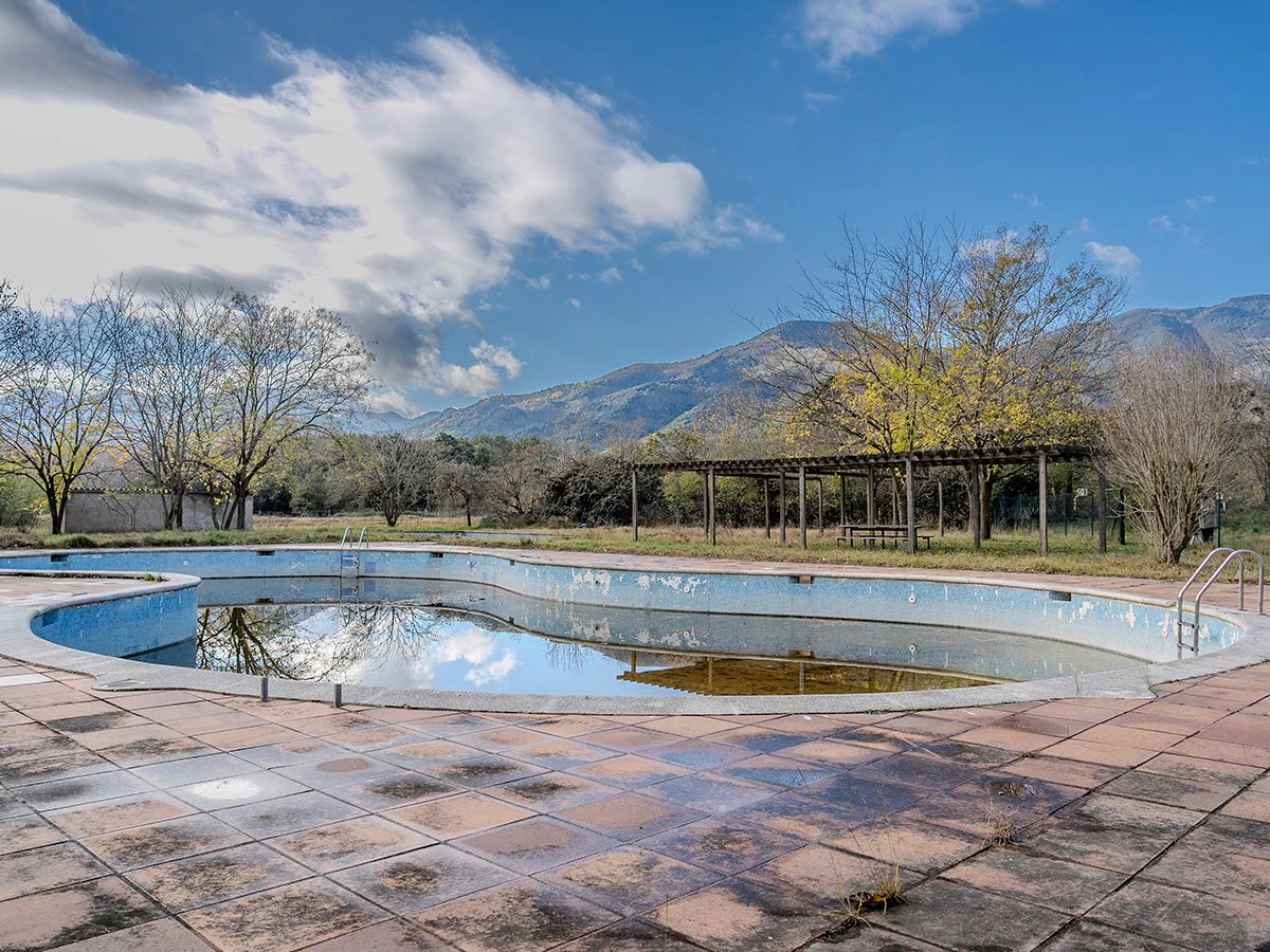 8971 - Finca con vivienda y edificaciones destinadas a casa de colonias o usos afines
