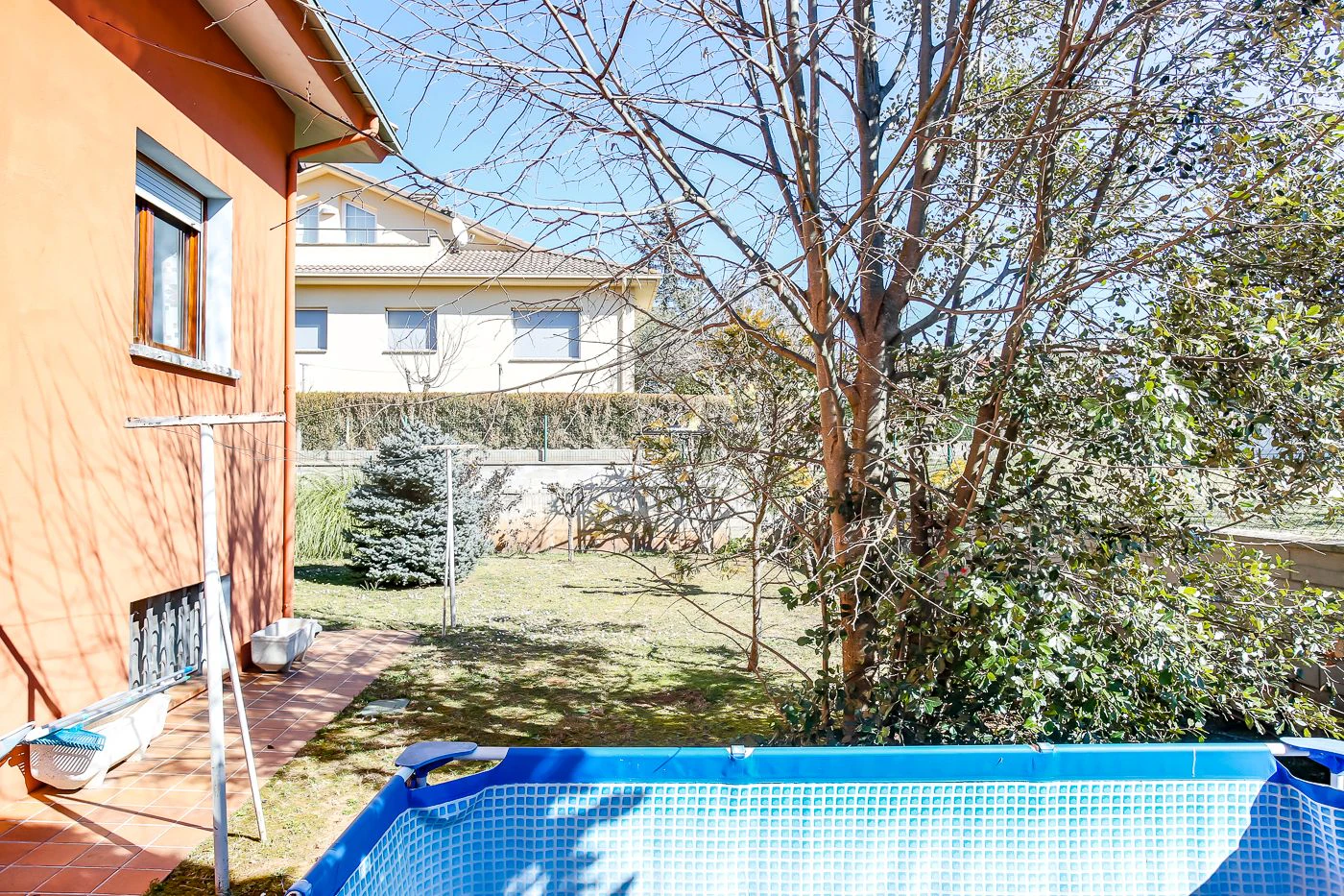 8796 - House with garden and elevator in Olot
