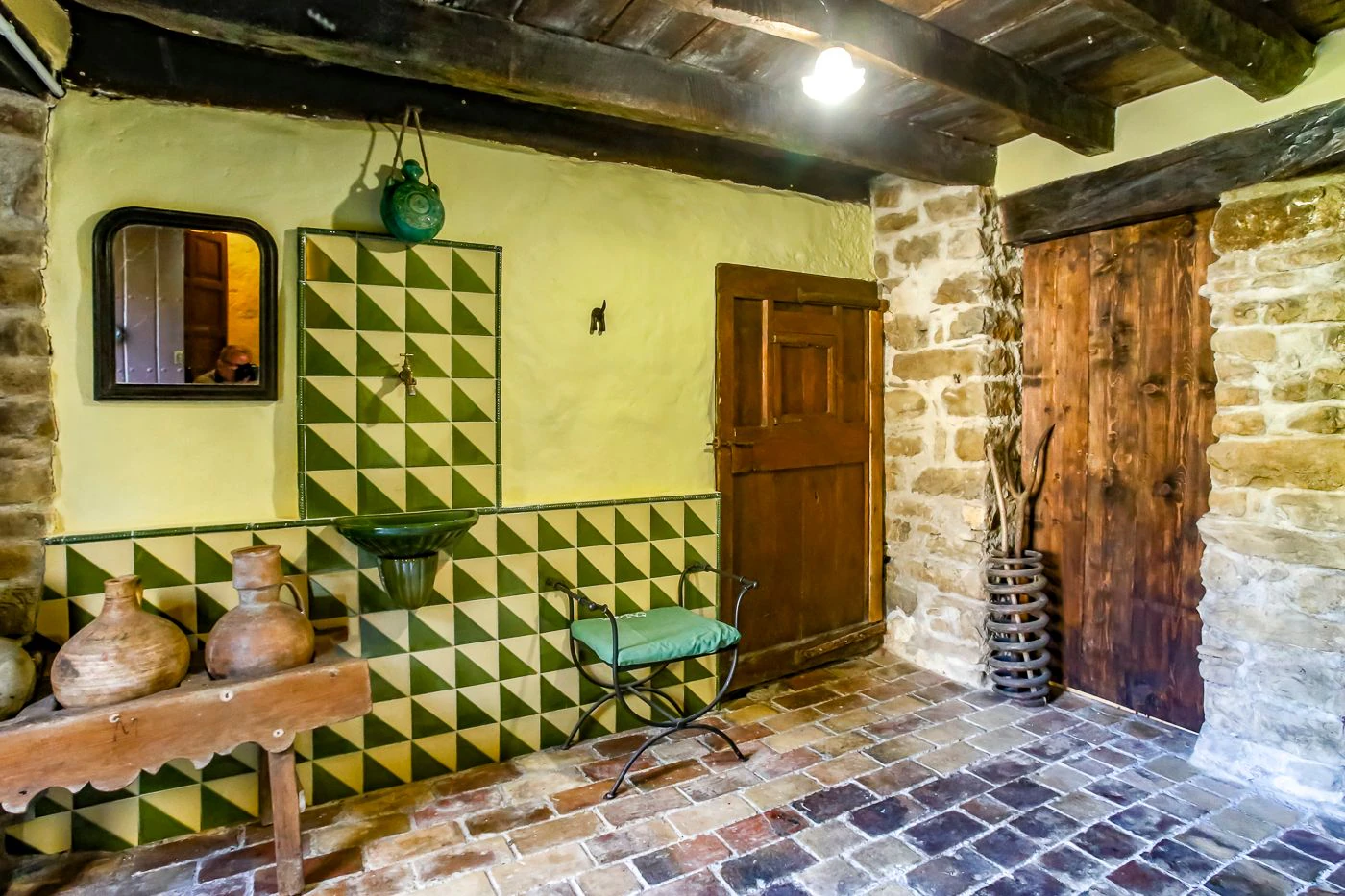 5936 - Masia con encanto con riera que recorre la finca