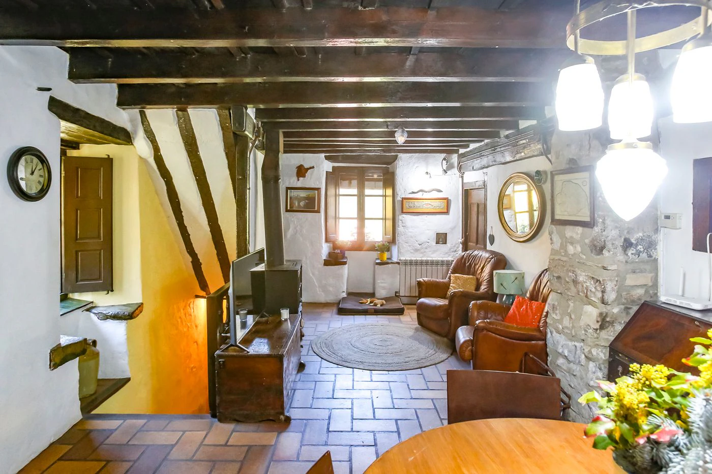 5936 - Masia con encanto con riera que recorre la finca