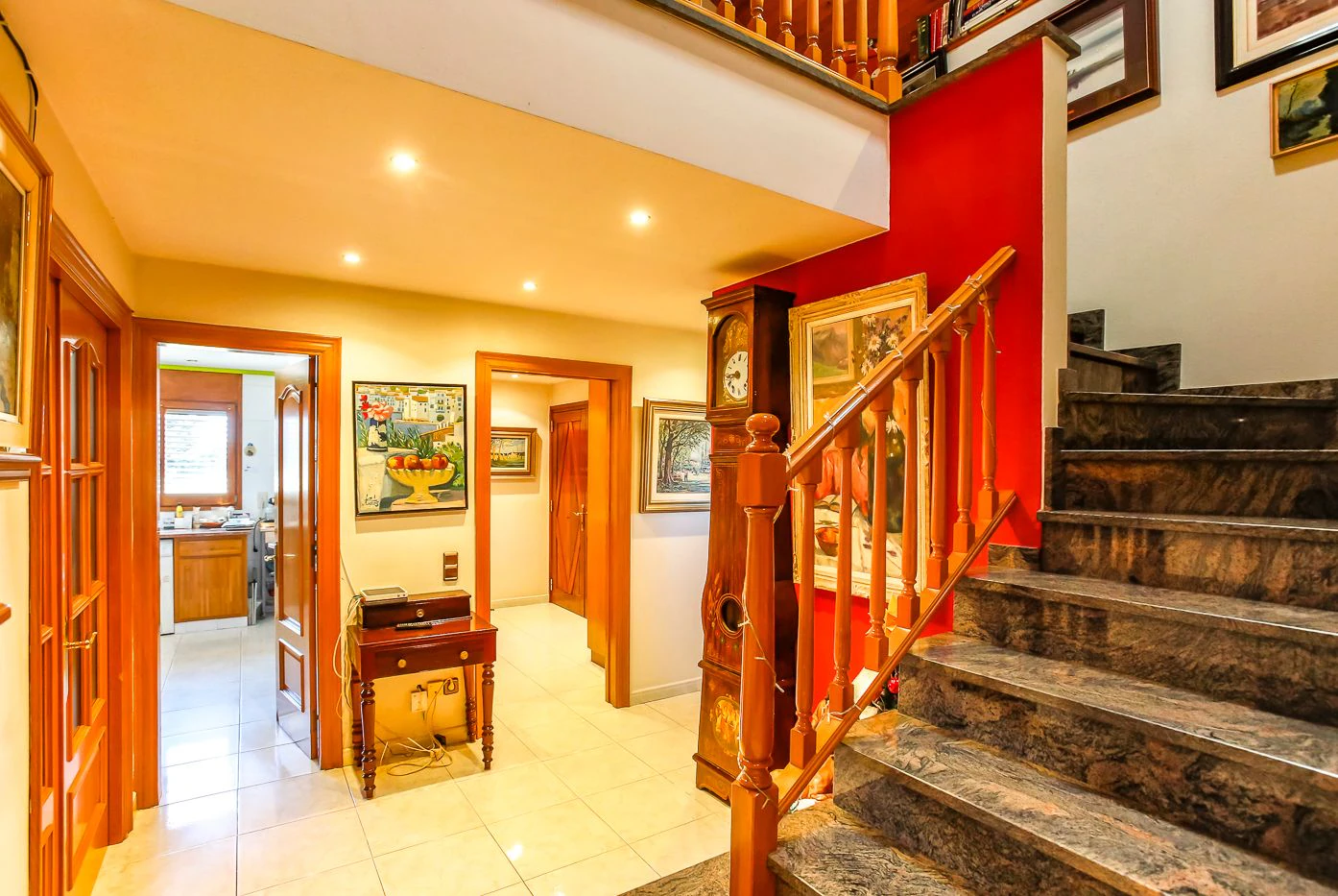 8796 - House with garden and elevator in Olot