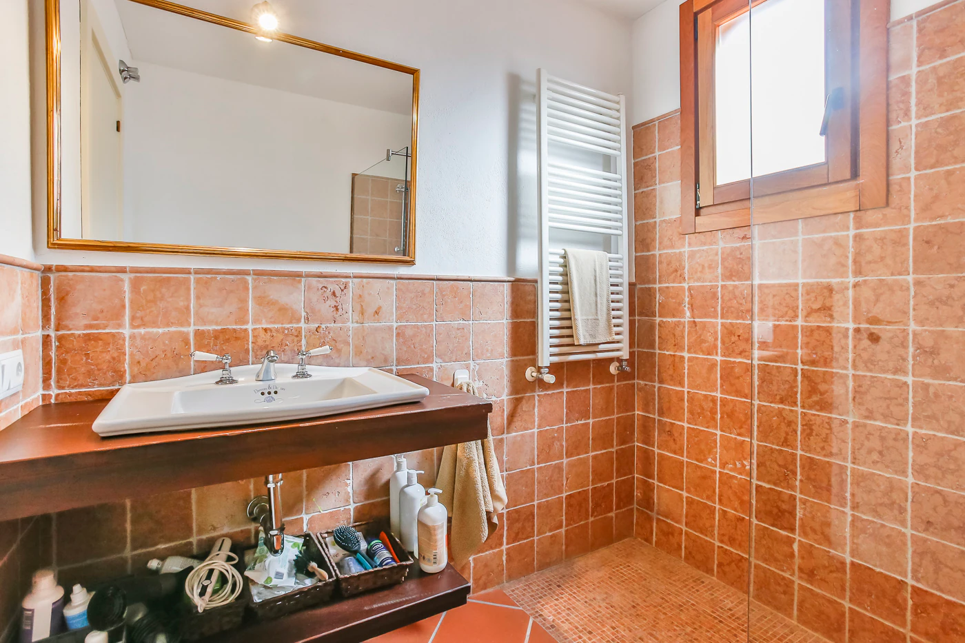 Casa amb jardí en un poble petit i tranquil a Osona