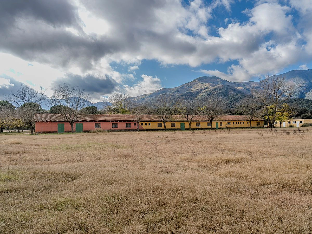 8971 - Finca con vivienda y edificaciones destinadas a casa de colonias o usos afines