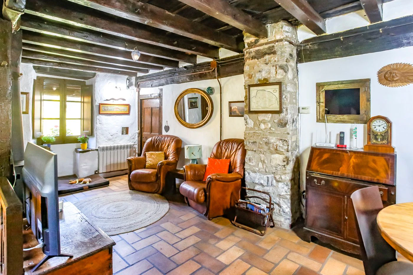 5936 - Masia con encanto con riera que recorre la finca