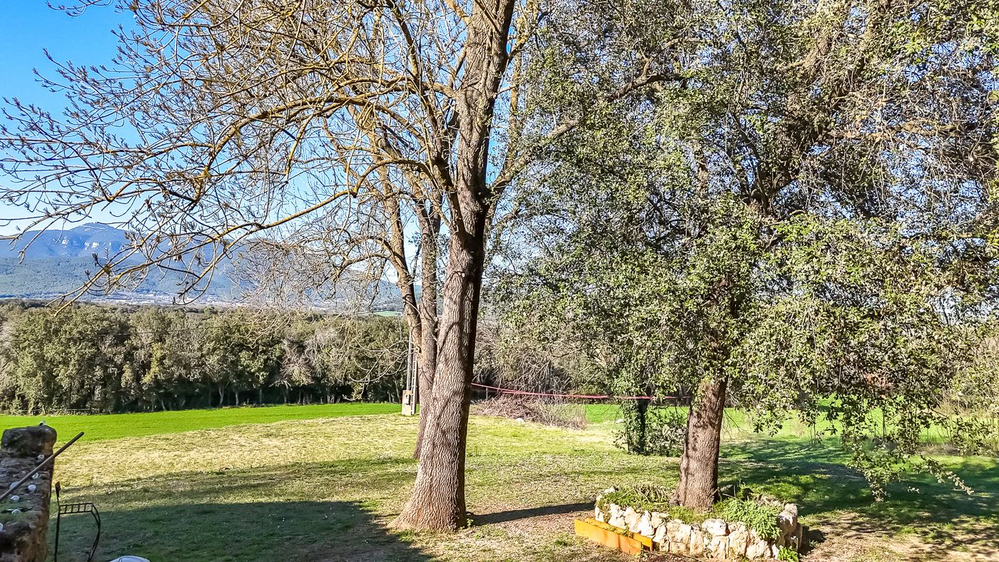 2179 - Masía rehabilitada en el Pla de l’Estany