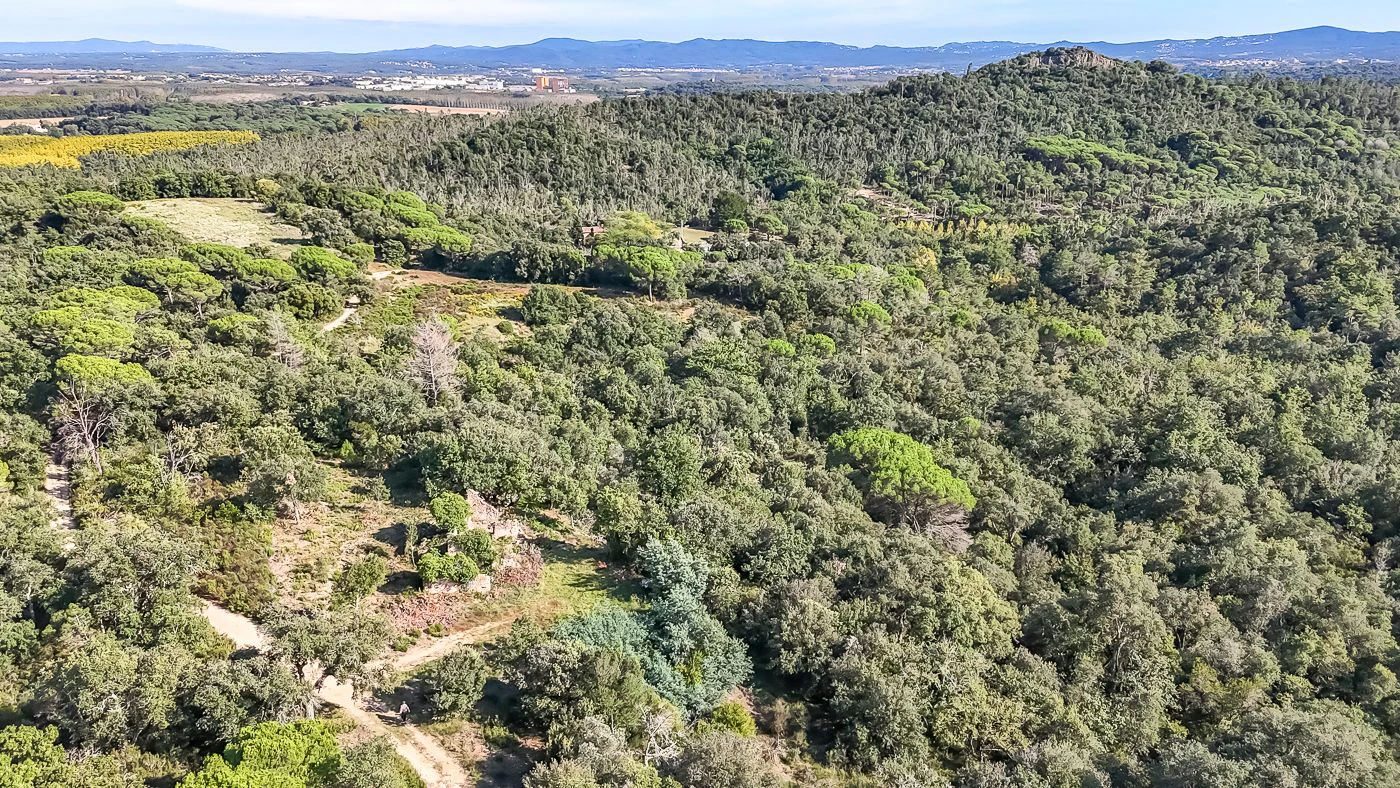 2172 - Masía en ruinas con posibilidad de edificar 250 m2 de vivienda