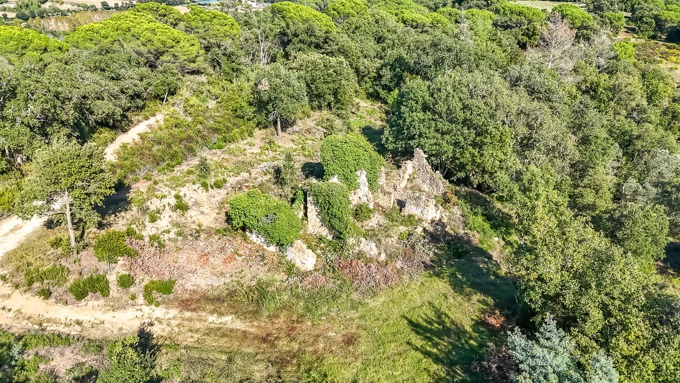 2172 - Masía en ruinas con posibilidad de edificar 250 m2 de vivienda