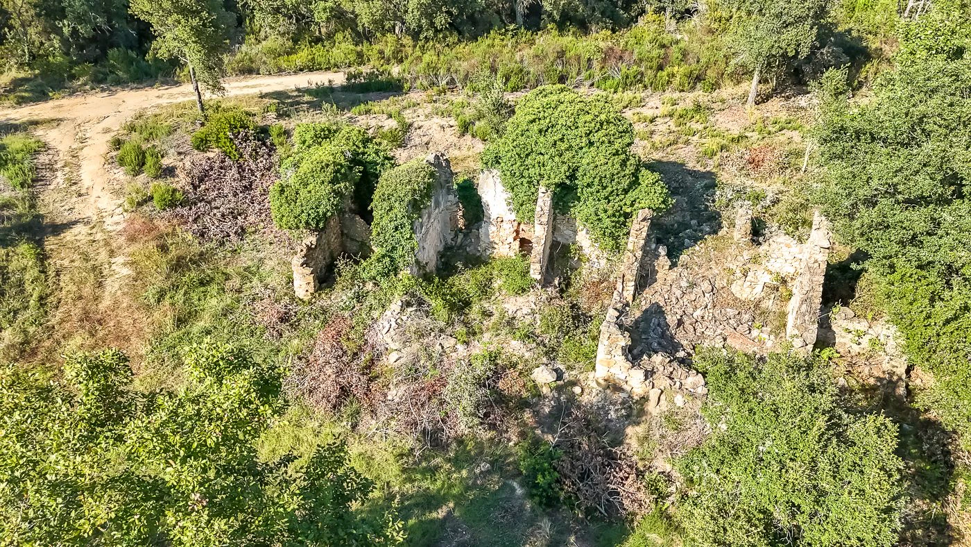 2172 - Masía en ruinas con posibilidad de edificar 250 m2 de vivienda