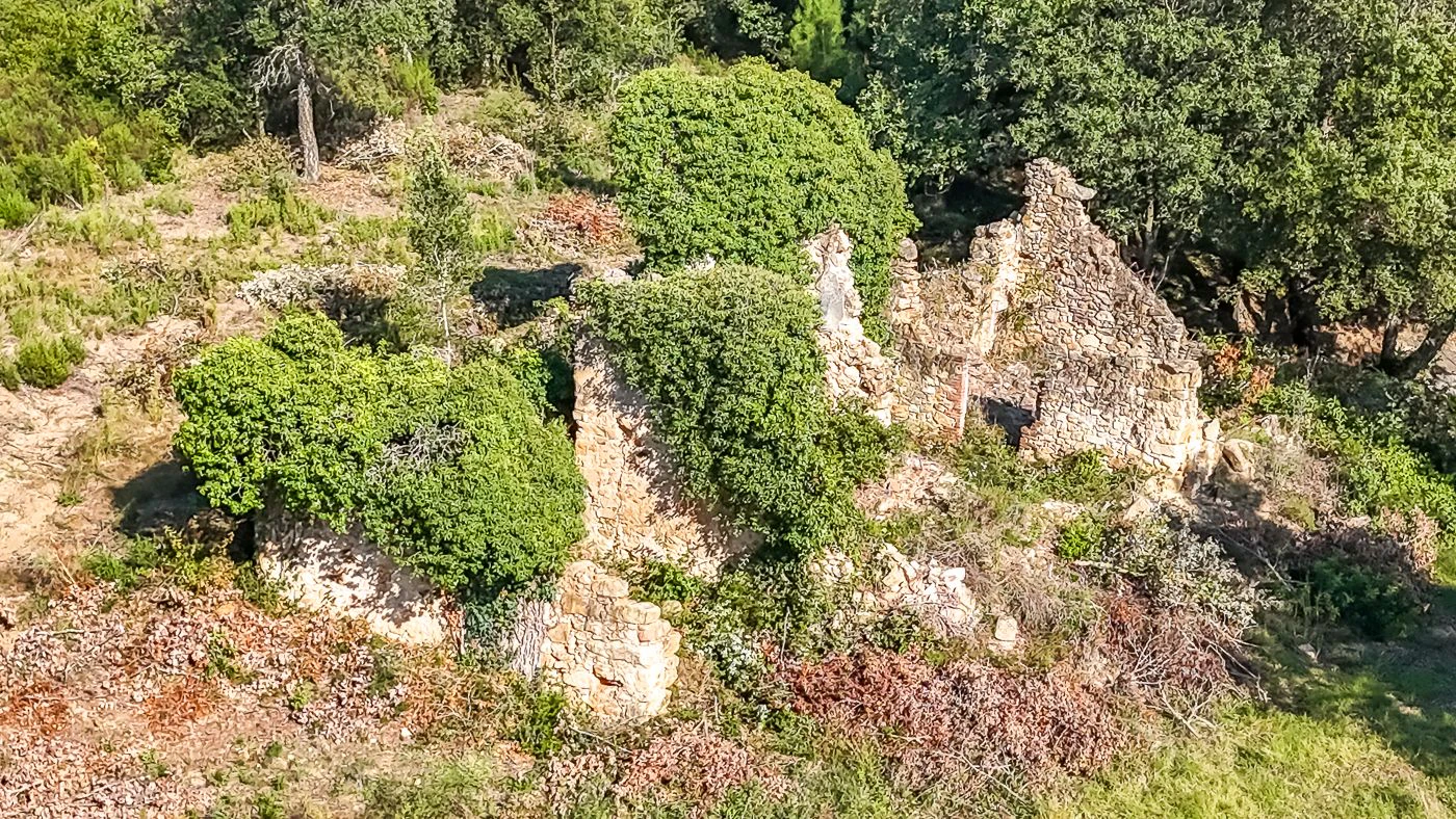 2172 - Masía en ruinas con posibilidad de edificar 250 m2 de vivienda
